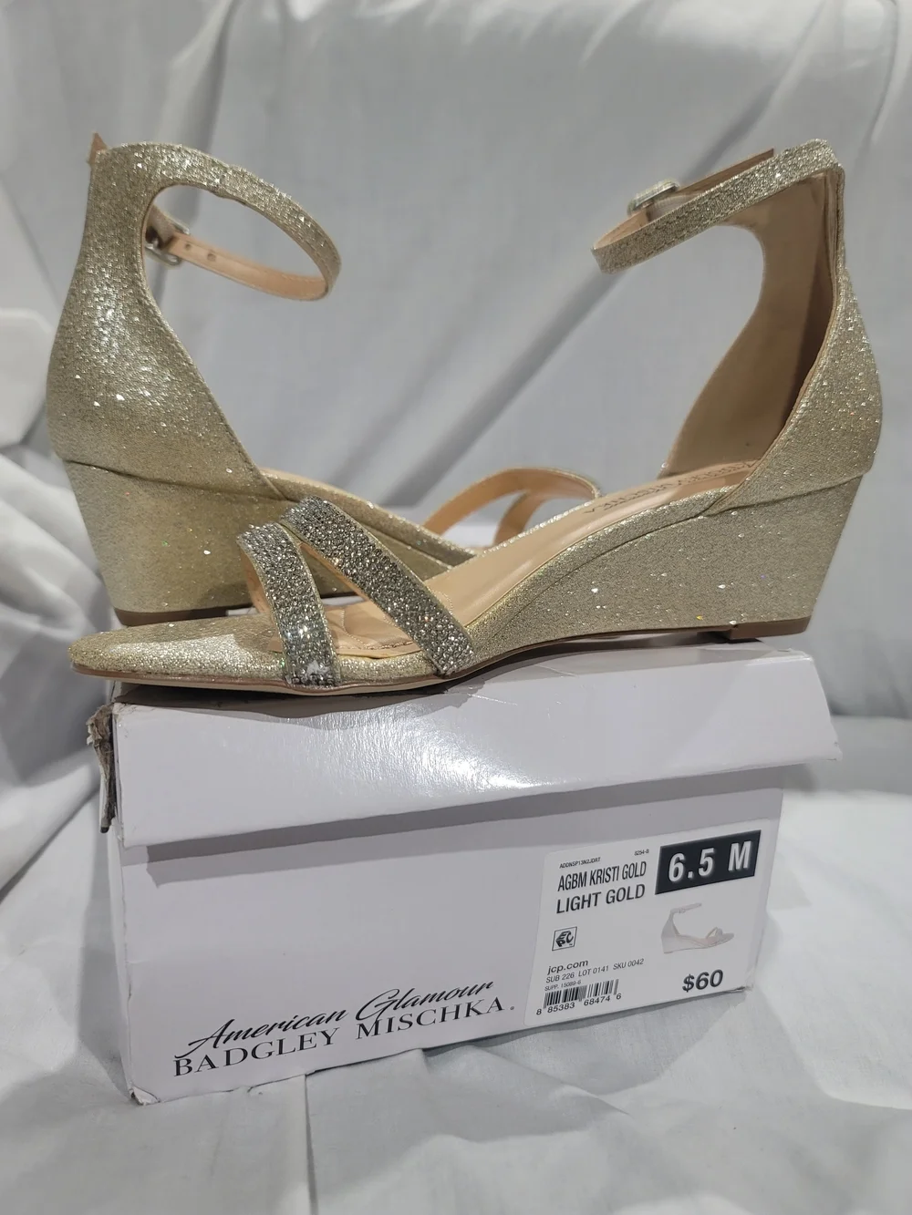 New In Box Badgley Mischka Gold Wedge Sandals Size 6.5 - Sparkly Wedding